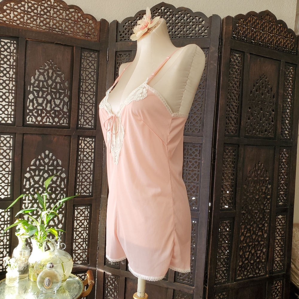 Pink w white lace vintage lingerie sleep romper - Picture 3 of 16
